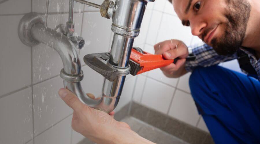 Professional septic pumping service in Oilton, TX